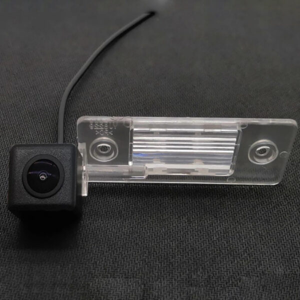 Camera video auto dedicata pentru mersul cu spatele compatibila cu Skoda Fabia 2012/2013 deschidere 120 de grade instalare la b - imagine 1