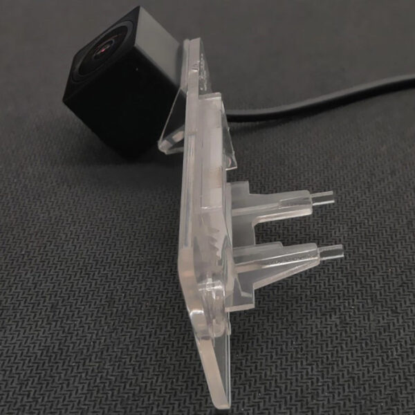 Camera video auto dedicata pentru mersul cu spatele compatibila cu Skoda Fabia 2012/2013 deschidere 120 de grade instalare la b - imagine 2